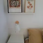 Daire Cozy-central Apartment4